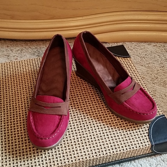 NWOT Burgundy Wedge Loafer - Picture 6 of 8